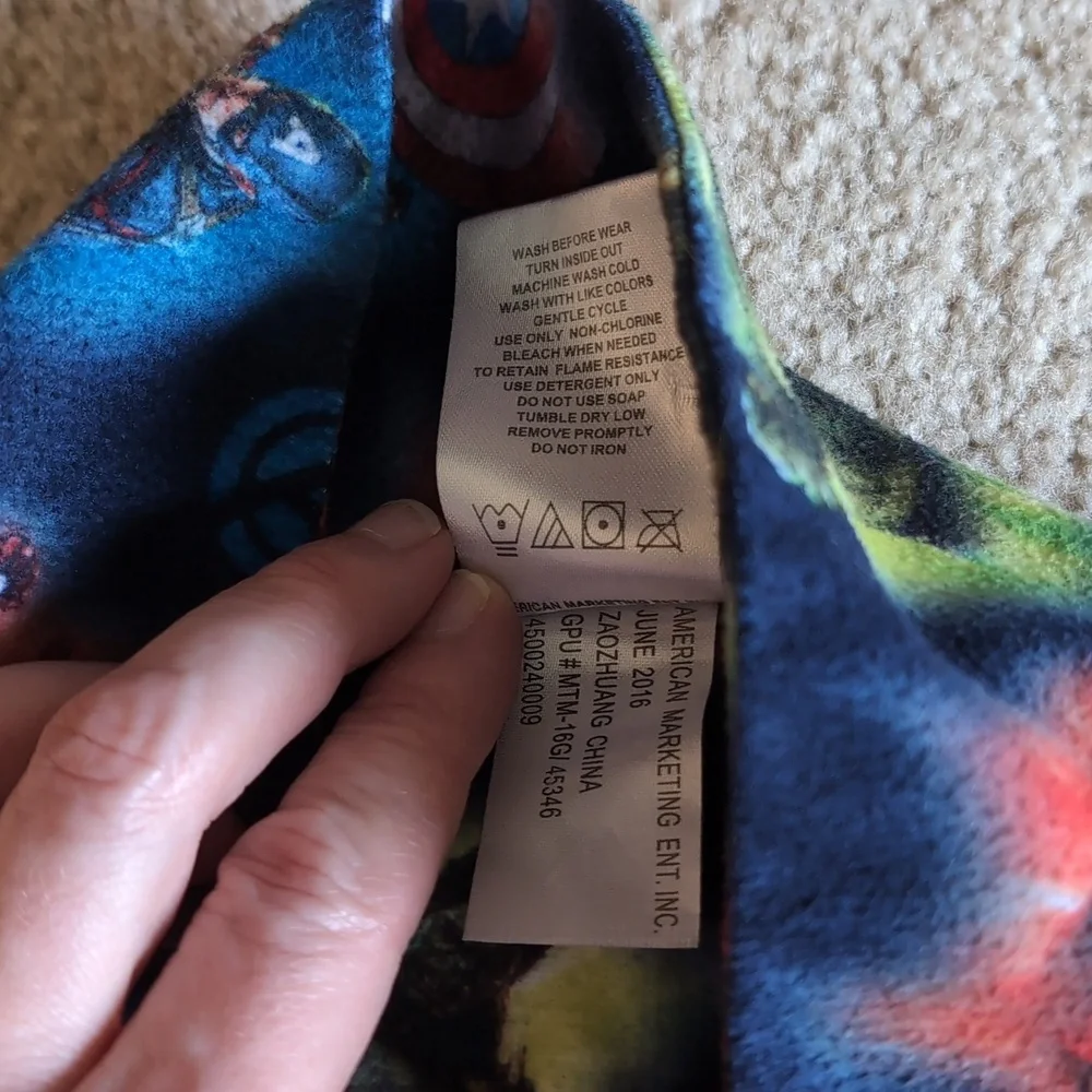 Avengers Marvel kids pajama set size 8 - Picture 5 of 8